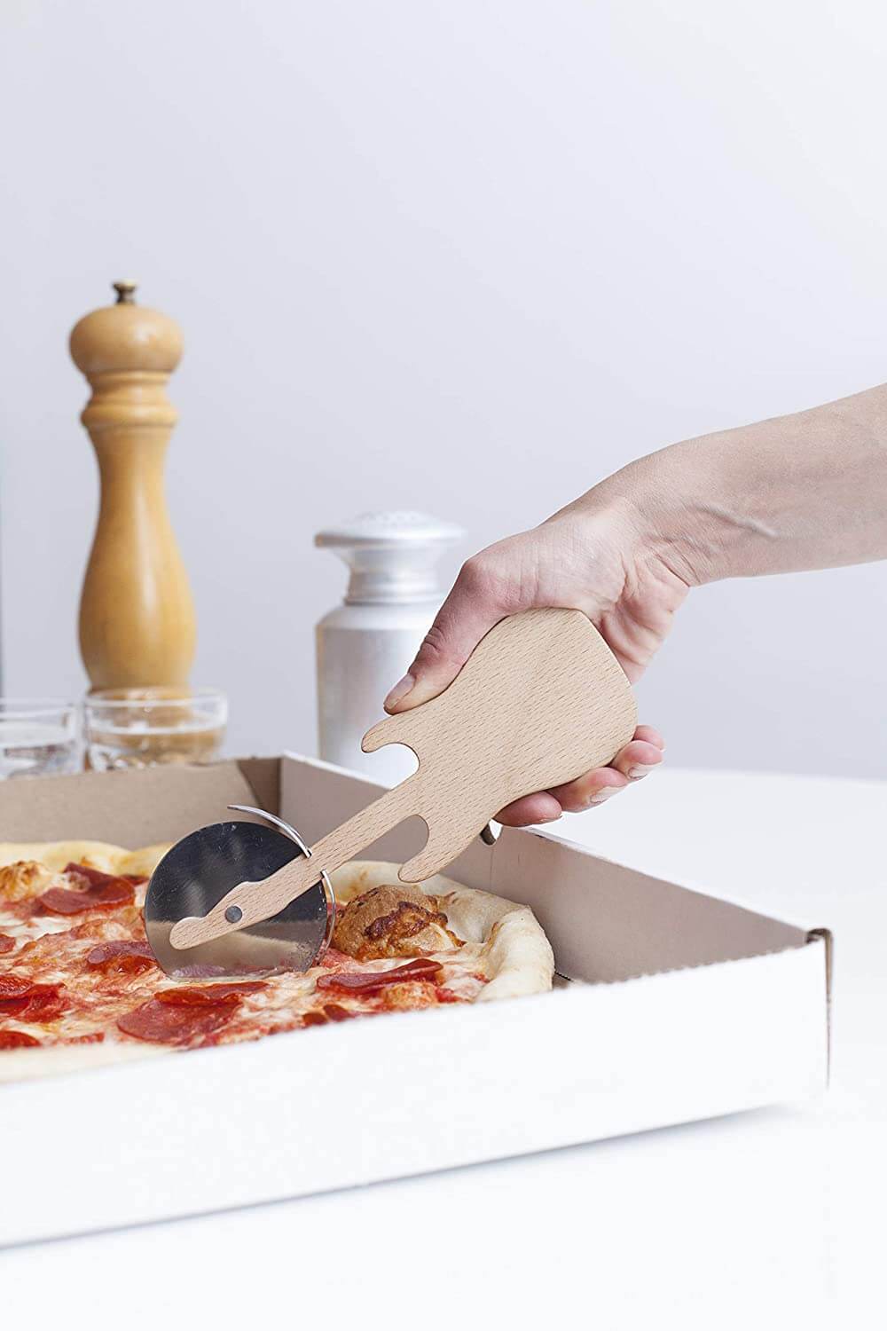 KIKKERLAND-Rockin-Pizza-Cutter